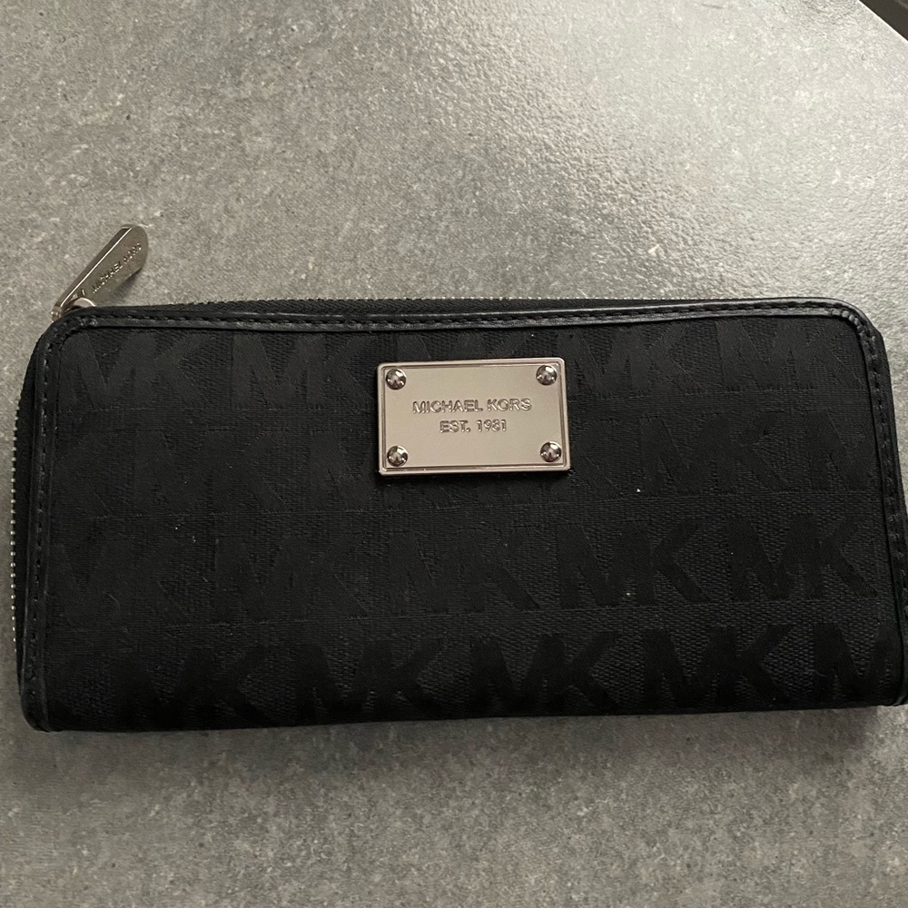 Michael Kors MK Pattern Wallet